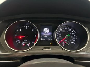 VOLKSWAGEN TIGUAN 2.0 TDI BlueMotion Tech SE Navigation SUV 5dr Diesel DSG 4Motion