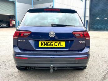 VOLKSWAGEN TIGUAN 2.0 TDI BlueMotion Tech SE Navigation SUV 5dr Diesel DSG 4Motion
