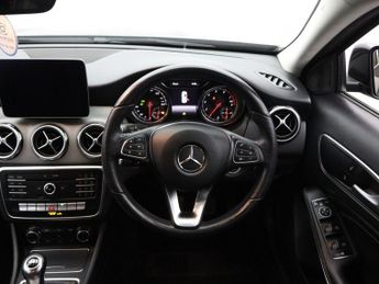 MERCEDES-BENZ GLA CLASS 1.6 GLA180 Urban Edition SUV 5dr Petrol Manual Euro 6 (s/s) (122