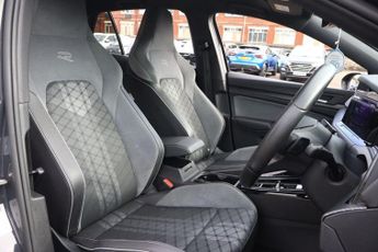 VOLKSWAGEN GOLF 1.5 eTSI MHEV R-Line Hatchback 5dr Petrol Hybrid DSG Euro 6 (s/s