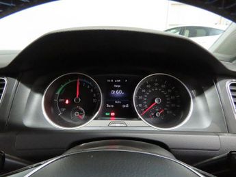 VOLKSWAGEN E-GOLF 35.8kWh e-Golf Hatchback 5dr Electric Auto (136 ps)