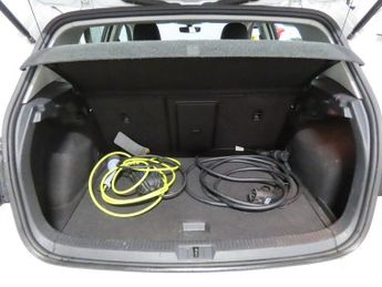 VOLKSWAGEN E-GOLF 35.8kWh e-Golf Hatchback 5dr Electric Auto (136 ps)