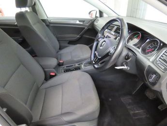 VOLKSWAGEN E-GOLF 35.8kWh e-Golf Hatchback 5dr Electric Auto (136 ps)