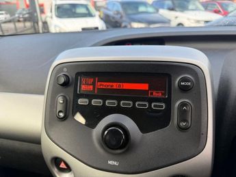 TOYOTA AYGO 1.0 VVT-i x-play Hatchback 5dr Petrol x-shift Euro 6 (68 ps)