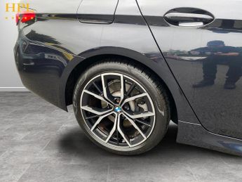 BMW 5 SERIES 2.0 520d MHT M Sport Saloon 4dr Diesel Hybrid Steptronic Euro 6 