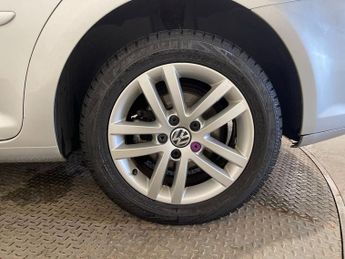 VOLKSWAGEN TOURAN 1.6 TDI SE MPV 5dr Diesel Manual Euro 5 (105 ps)