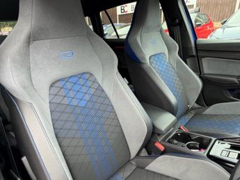 VOLKSWAGEN GOLF 2.0 TSI R Estate 5dr Petrol DSG 4Motion 4WD Auto Euro 6 (s/s) (3