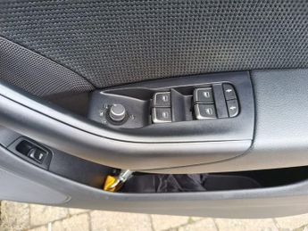 AUDI Q3 2.0 TDI S line SUV 5dr Diesel Manual Euro 6 (s/s) (150 ps)
