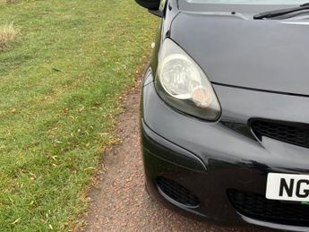 TOYOTA AYGO 1.0 VVT-i Black Hatchback 5dr Petrol Manual Euro 4 (AC) (67 bhp)