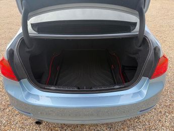 BMW 3 SERIES 2.0 320d SE Saloon 4dr Diesel Auto Euro 5 (s/s) (184 ps)