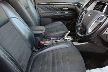 MITSUBISHI OUTLANDER 2.0h 12kWh Juro SUV 5dr Petrol Plug-in Hybrid CVT 4WD Euro 6 (s/