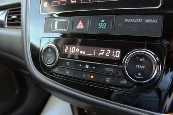 MITSUBISHI OUTLANDER 2.0h 12kWh Juro SUV 5dr Petrol Plug-in Hybrid CVT 4WD Euro 6 (s/