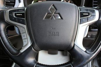 MITSUBISHI OUTLANDER 2.0h 12kWh Juro SUV 5dr Petrol Plug-in Hybrid CVT 4WD Euro 6 (s/
