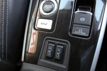 MITSUBISHI OUTLANDER 2.0h 12kWh Juro SUV 5dr Petrol Plug-in Hybrid CVT 4WD Euro 6 (s/