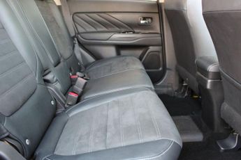 MITSUBISHI OUTLANDER 2.0h 12kWh Juro SUV 5dr Petrol Plug-in Hybrid CVT 4WD Euro 6 (s/