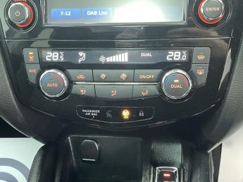 NISSAN QASHQAI 1.5 dCi Black Edition SUV 5dr Diesel Manual 2WD Euro 6 (s/s) (11