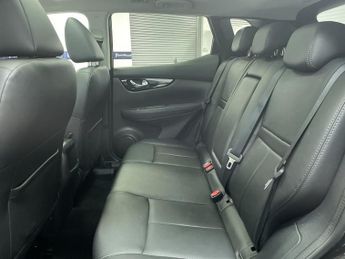 NISSAN QASHQAI 1.5 dCi Black Edition SUV 5dr Diesel Manual 2WD Euro 6 (s/s) (11