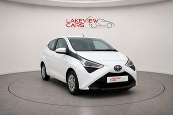 TOYOTA AYGO 1.0 VVT-i x-play Hatchback 5dr Petrol x-shift Euro 6 (71 ps)