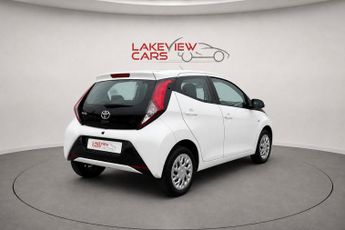 TOYOTA AYGO 1.0 VVT-i x-play Hatchback 5dr Petrol x-shift Euro 6 (71 ps)