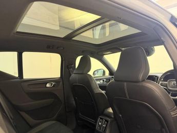 VOLVO XC40 1.5h T5 Twin Engine Recharge 10.7kWh R-Design Pro SUV 5dr Petrol