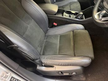 VOLVO XC40 1.5h T5 Twin Engine Recharge 10.7kWh R-Design Pro SUV 5dr Petrol