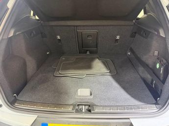 VOLVO XC40 1.5h T5 Twin Engine Recharge 10.7kWh R-Design Pro SUV 5dr Petrol