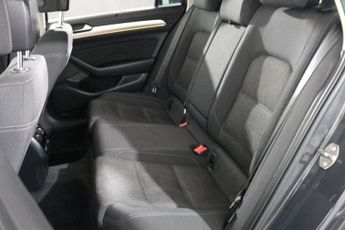 VOLKSWAGEN PASSAT 1.6 TDI SE Business Estate 5dr Diesel DSG Euro 6 (s/s) (120 ps)