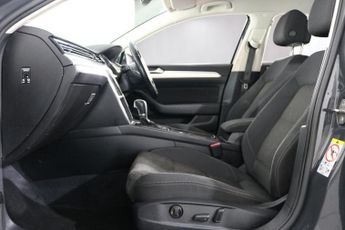 VOLKSWAGEN PASSAT 1.6 TDI SE Business Estate 5dr Diesel DSG Euro 6 (s/s) (120 ps)