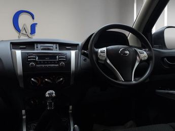 NISSAN NAVARA 2.3 dCi Visia Pickup Double Cab 4dr Diesel Manual 4WD Euro 6 (s/