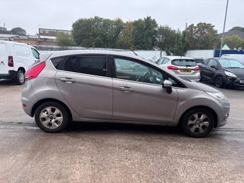 FORD FIESTA 1.6 TDCi ECOnetic DPF Titanium Hatchback 5dr Diesel Manual