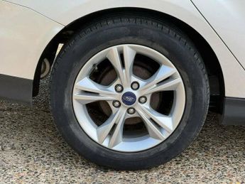 FORD FOCUS 1.6 Zetec Estate 5dr Petrol Powershift Euro 5 (125 ps)