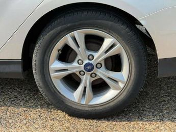 FORD FOCUS 1.6 Zetec Estate 5dr Petrol Powershift Euro 5 (125 ps)