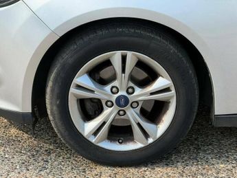 FORD FOCUS 1.6 Zetec Estate 5dr Petrol Powershift Euro 5 (125 ps)