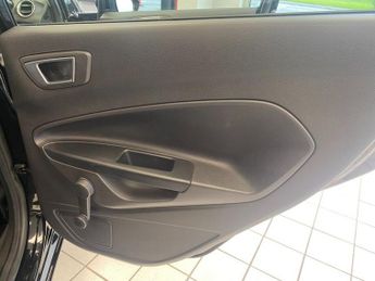 FORD FIESTA 1.0T EcoBoost Zetec Hatchback 5dr Petrol Powershift Euro 6 (100 