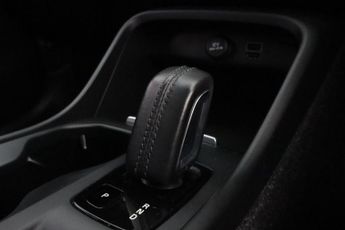 VOLVO XC40 2.0 T4 Momentum (Pan Roof) SUV 5dr Petrol Auto AWD Euro 6 (s/s) 