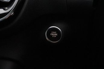 VOLVO XC40 2.0 T4 Momentum (Pan Roof) SUV 5dr Petrol Auto AWD Euro 6 (s/s) 