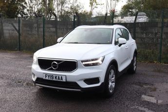 VOLVO XC40 2.0 T4 Momentum (Pan Roof) SUV 5dr Petrol Auto AWD Euro 6 (s/s) 