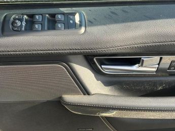 LAND ROVER RANGE ROVER SPORT 3.6 TD V8 HSE SUV 5dr Diesel CommandShift 4WD Euro 4 (271 ps)