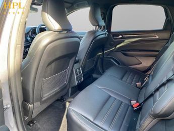 RENAULT ARKANA 1.6 E-TECH E-Tech engineered SUV 5dr Petrol Hybrid Auto 2WD Euro