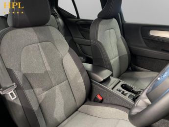 VOLVO XC40 2.0 B3 MHEV Core SUV 5dr Petrol Hybrid DCT Auto Euro 6 (s/s) (16