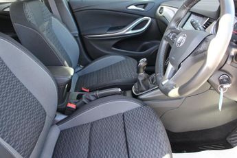 VAUXHALL ASTRA 1.2 Turbo SRi Hatchback 5dr Petrol Manual Euro 6 (s/s) (145 ps)