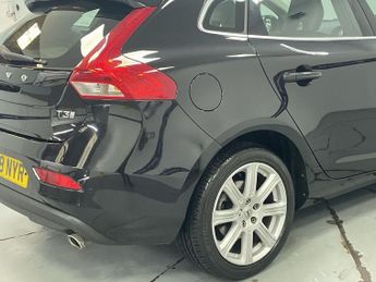 VOLVO V40 1.5 T3 GPF Inscription Hatchback 5dr Petrol Auto Euro 6 (s/s) (1