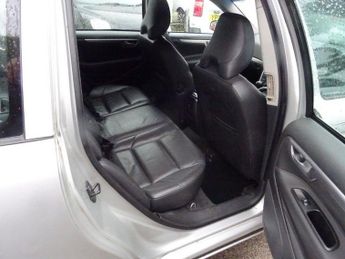 VOLVO V70 2.4 SE Estate 5dr Petrol Manual (221 g/km, 170 bhp)