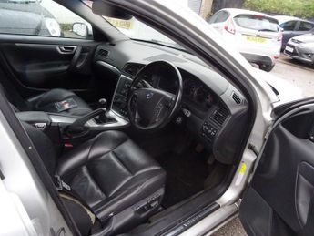 VOLVO V70 2.4 SE Estate 5dr Petrol Manual (221 g/km, 170 bhp)