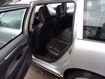 VOLVO V70 2.4 SE Estate 5dr Petrol Manual (221 g/km, 170 bhp)