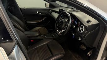 MERCEDES-BENZ CLA 2.1 CLA220d AMG Line Coupe 4dr Diesel 7G-DCT Euro 6 (s/s) (177 p