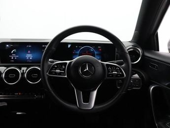MERCEDES-BENZ A CLASS 1.3 A200 Sport (Executive) Hatchback 5dr Petrol 7G-DCT Euro 6 (s