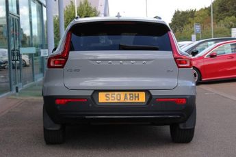 VOLVO XC40 2.0 B4 MHEV Plus Dark SUV 5dr Petrol Hybrid DCT Auto Euro 6 (s/s