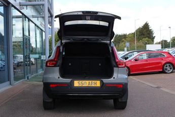 VOLVO XC40 2.0 B4 MHEV Plus Dark SUV 5dr Petrol Hybrid DCT Auto Euro 6 (s/s