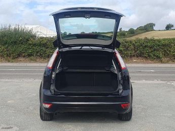 FORD FOCUS 1.6 Zetec Hatchback 5dr Petrol Automatic (184 g/km, 99 bhp)